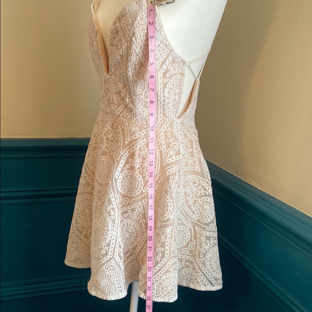 Sale! Intricate Lace Dress, size L - Picture 6 of 14